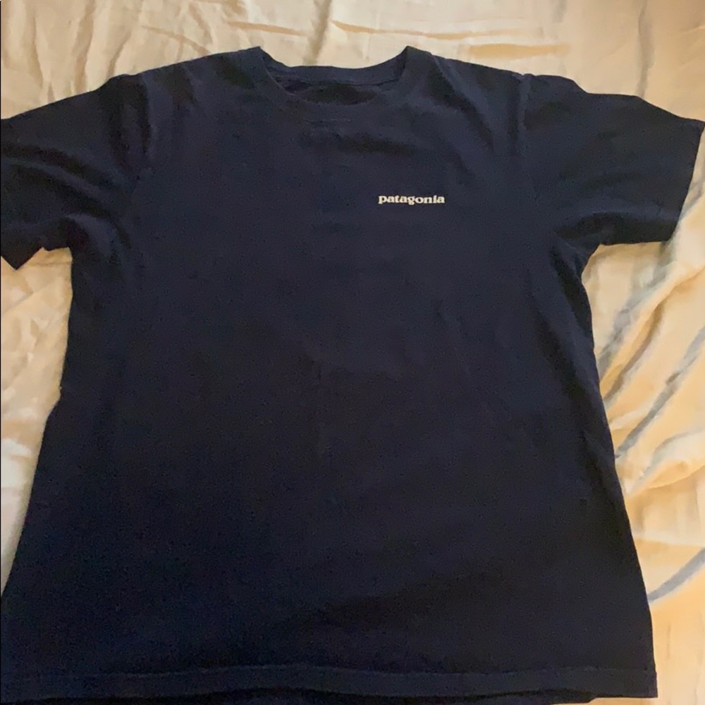 Men’s patagonia tee shirt size small color navy